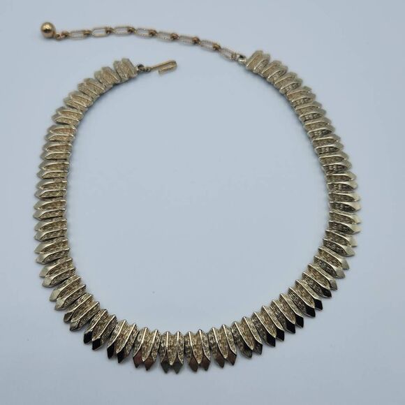 Vintage Signed Kramer Gold Tone Textured Hooke Closure Choker Necklace - Picture 2 of 9